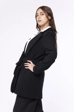GIACCA Trench con nastro largo alla cintura e collo reverse