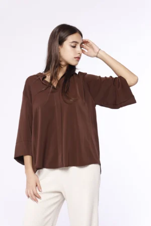 BLUSA ampia con maniche a kimono e colletto alla coreana aperto sul davanti