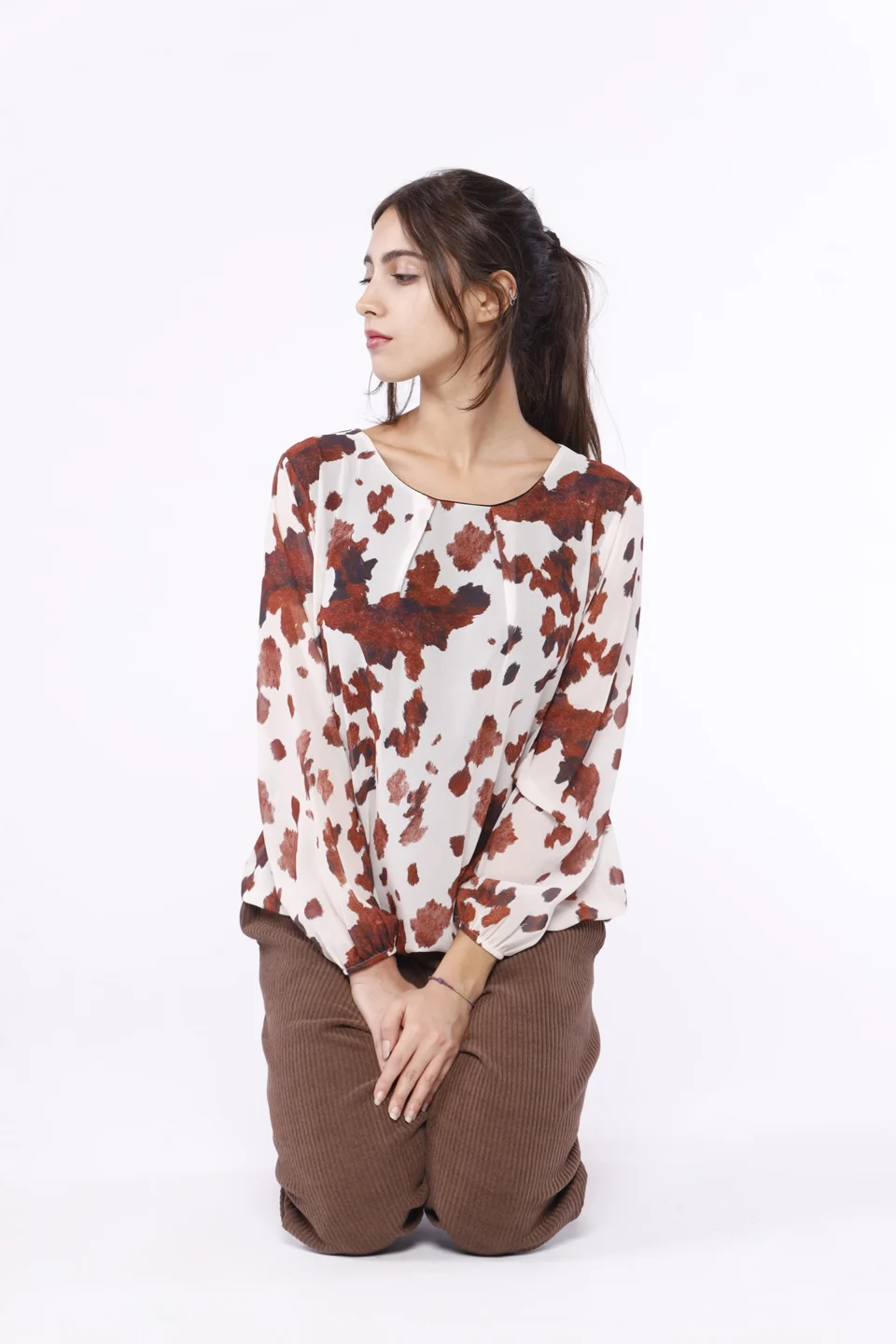 BLUSA fantasia a macchie con scollo a giro