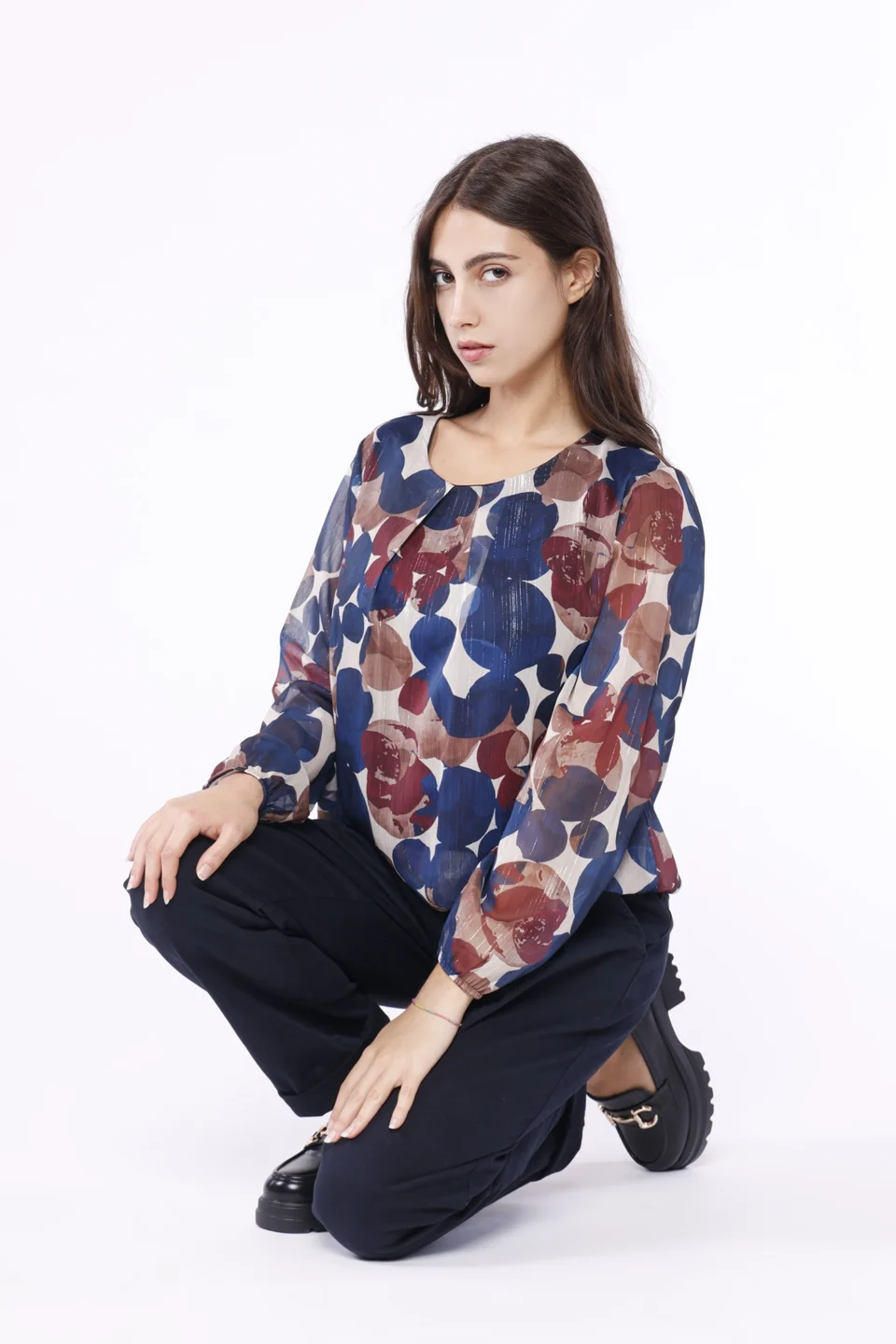 BLUSA fantasia a pois con scollo a giro e orli a sbuffo ONEWORLD HYBRID