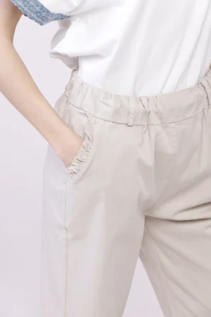 PANTALONE classico con eleganti taschine arricciate e comodo elastico di chiusura
