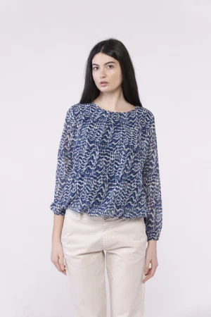 BLUSA maculata con bottoni  e manica a tre quarti