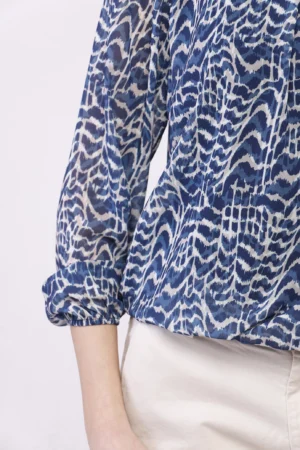 BLUSA maculata con bottoni  e manica a tre quarti