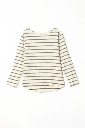 MAGLIA a righe di tendenza con orli non  rifiniti e scollo a barchetta