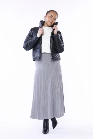 GIUBBOTTO piumino corto trapuntato lucido con chiusura a zip