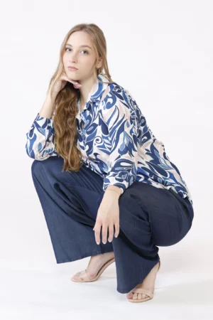 BLUSA con bottoni a fantasia di fiori e colletto alla francese