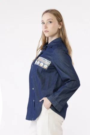 CAMICIA denim con bottoncini bianchi e fondo arrotondato