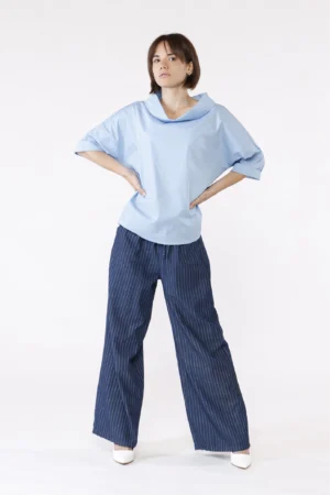 BLUSA monocolore con scollo a barca risvoltato e manica ampia