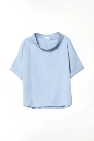 BLUSA monocolore con scollo a barca risvoltato e manica ampia
