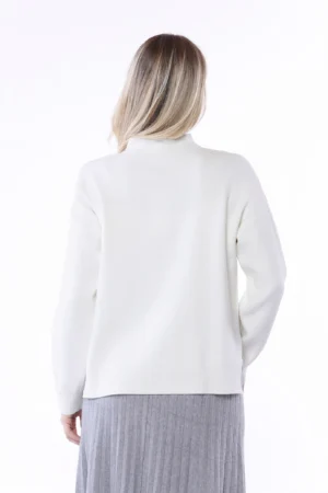 MAGLIA corta e ampia con girocollo alto e orli a coste