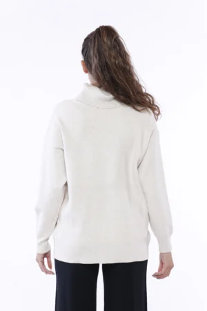 MAGLIA a collo alto con orli a costine e manica ampia