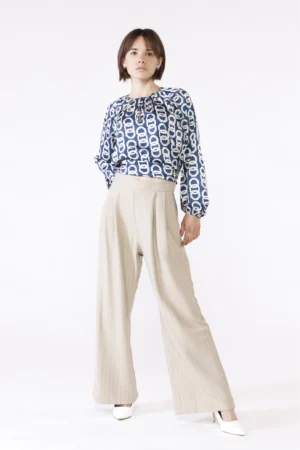 PANTALONE rigato wide leg con comoda chiusura a elastico