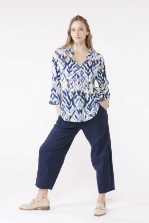 BLUSA con colletto alla coreana aperto sul davanti eleganti bottoncini e manica a kimono