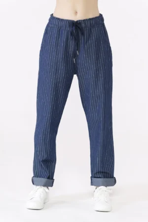 PANTALONE comodo a righe con risvolti alle caviglie e laccetto di chiusura in vita