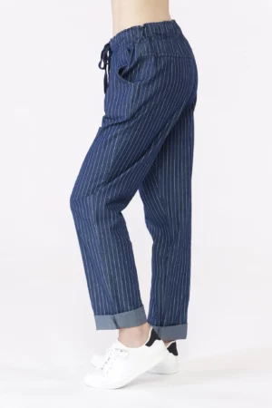 PANTALONE comodo a righe con risvolti alle caviglie e laccetto di chiusura in vita