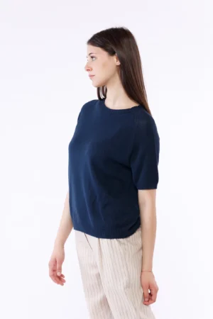 MAGLIA a manica corta con graziosi ricami laterali e orli a costine