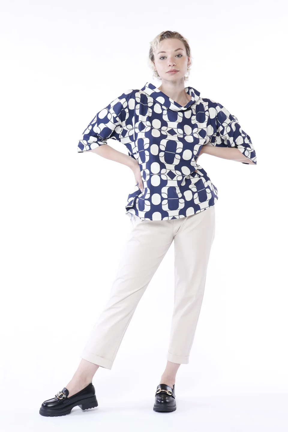 BLUSA ampia con stampa a fantasia geometrica e scollo a barca risvoltato ONEWORLD HYBRID