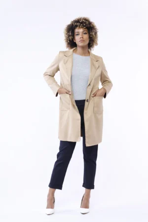 CAPPOTTO lungo, monopetto con collo reverse e comode tasche orizzontali