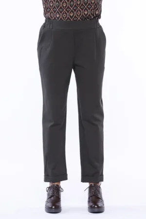 PANTALONE comodo con risvolti alle caviglie di tendenza ed elastico di chiusura in vita