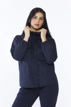 GIACCA tipo parka con tasconi sul davanti e doppia chiusura con cerniera e bottoni