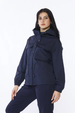 GIACCA tipo parka con tasconi sul davanti e doppia chiusura con cerniera e bottoni