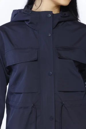 GIACCA tipo parka con tasconi sul davanti e doppia chiusura con cerniera e bottoni