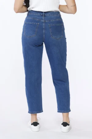 PANTALONE in denim modello a sigaretta con chiusura a bottone e passanti alla cintura