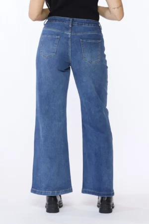 PANTALONE in denim a gamba larga con bottone di chiusura e passanti alla cintura
