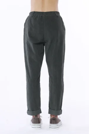 PANTALONE in velluto di cotone con risvolti alle caviglie di tendenza ed elastico di chiusura in vita