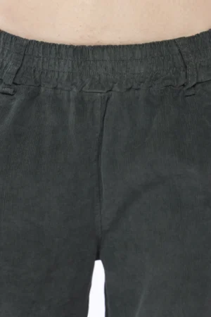 PANTALONE in velluto di cotone con risvolti alle caviglie di tendenza ed elastico di chiusura in vita