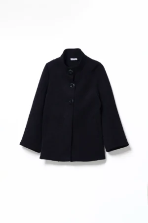 CAPPOTTO a mantella con tre bottoni di chiusura e comode tasche laterali