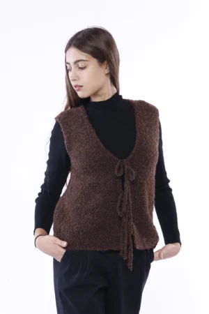 GILET tipo teddy con lana di alpaca e laccetto di chiusura sul davanti