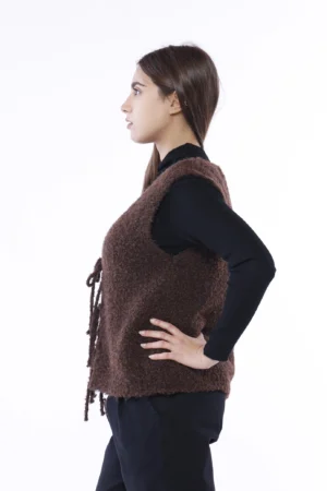 GILET tipo teddy con lana di alpaca e laccetto di chiusura sul davanti
