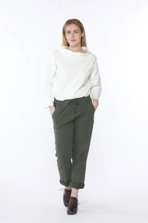 PANTALONE comodo in cotone con risvolti alle caviglie fodera interna a fiorellini e laccetto di chiusura