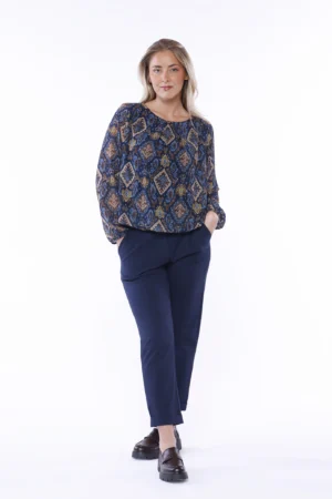 BLUSA a stampa Ikat con orli a sbuffo e graziose pence sul davanti