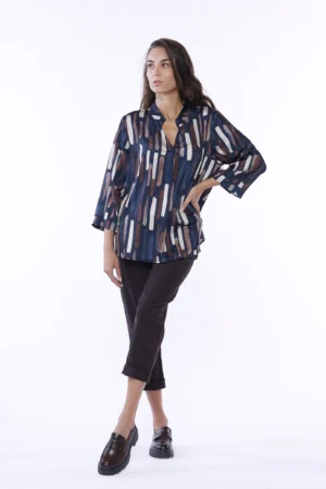 BLUSA a stampa Ikat con orli a sbuffo e graziose pence sul davanti