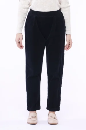 PANTALONE a costine con risvolti alle caviglie e pence sul davanti con comoda chiusura a elastico e tasche laterali