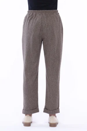 PANTALONE con trama a quadretti risvolti di tendenza alle caviglie e tasche laterali