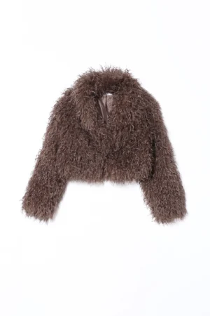 CAPPOTTO corto in pelliccia riccia con collo reverse e chiusura a occhiello