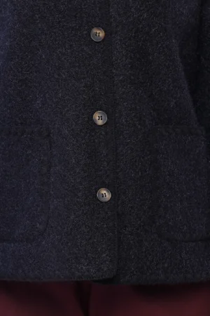 GIACCA a pelo corto primi freddi con chiusura a bottoni e comode taschine sul davanti