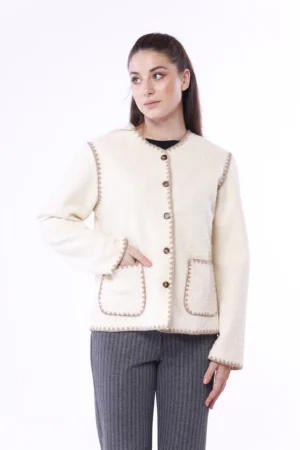 GIACCA a pelo corto primi freddi con chiusura a bottoni e comode taschine sul davanti