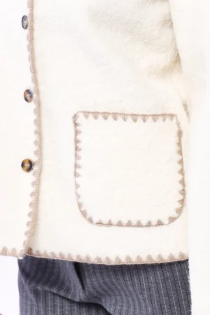 GIACCA a pelo corto primi freddi con chiusura a bottoni e comode taschine sul davanti