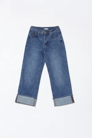 PANTALONE in denim con bottone di chiusura in vita e passanti alla cintura