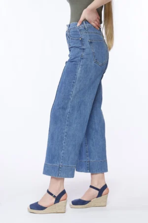 PANTALONE in denim a sigaretta con bottone di chiusura e passanti alla cintura