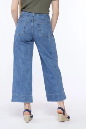 PANTALONE in denim a sigaretta con bottone di chiusura e passanti alla cintura