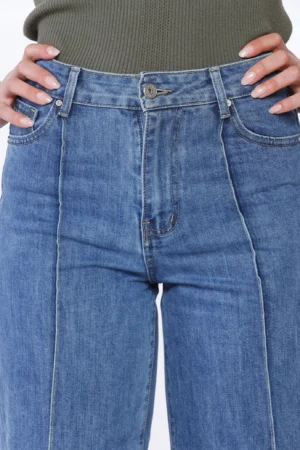 PANTALONE in denim a sigaretta con bottone di chiusura e passanti alla cintura