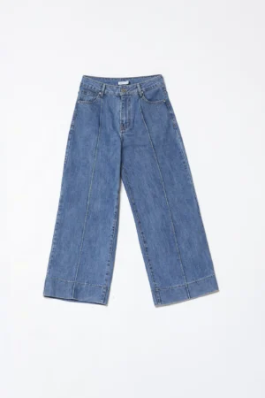 PANTALONE in denim a sigaretta con bottone di chiusura e passanti alla cintura