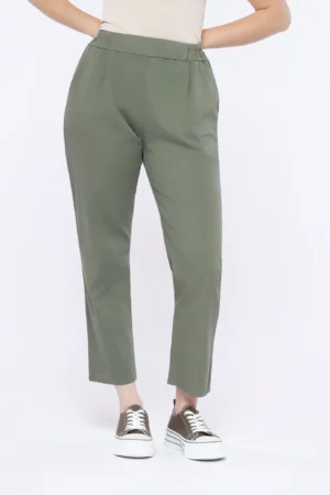 PANTALONE comodo con elegante gabardina interna al girovita laccetto di chusura e risvolti alle caviglie
