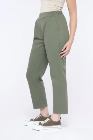 PANTALONE comodo con elegante gabardina interna al girovita laccetto di chusura e risvolti alle caviglie