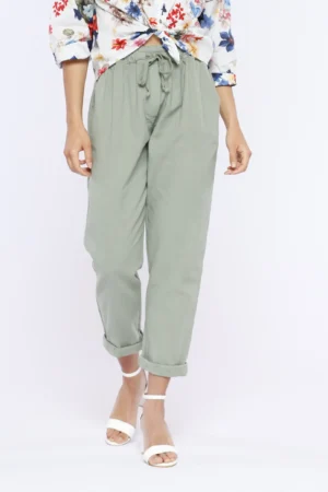 PANTALONE in fresco lino misto a cotone con pratico laccetto in vita e graziosi risvolti sangallo